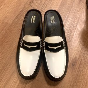 Weejuns black and white loafer 7.5 like new!